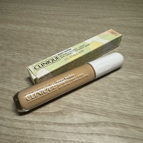 Clinique ~ Even Better All-Over Concealer + Eraser ~ CN08 Linen ~ 0.2oz~NIB - Picture 1 of 3